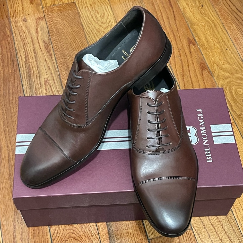 Dark brown leather men shoes